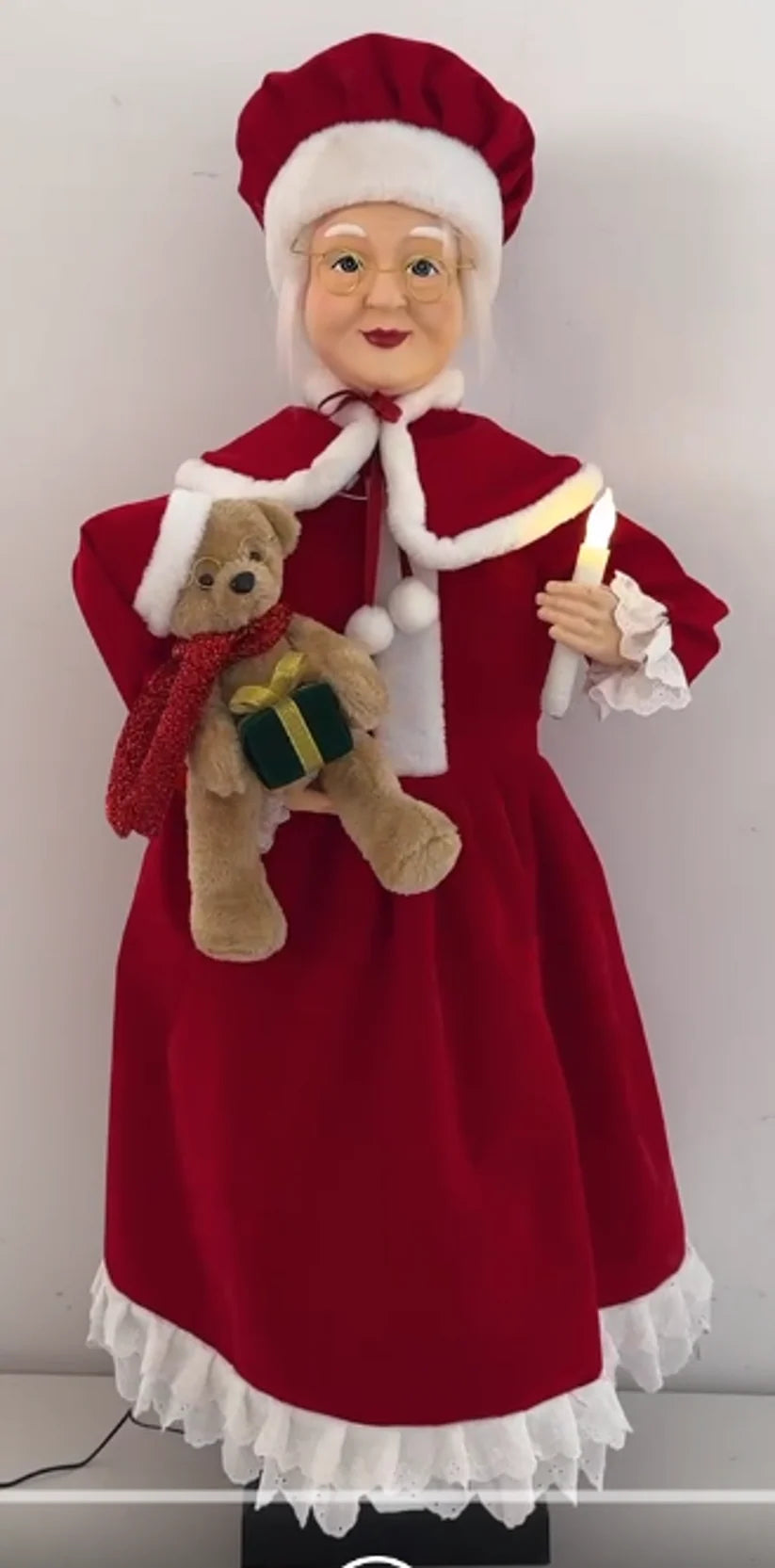 110cm H Moving Mrs Claus
